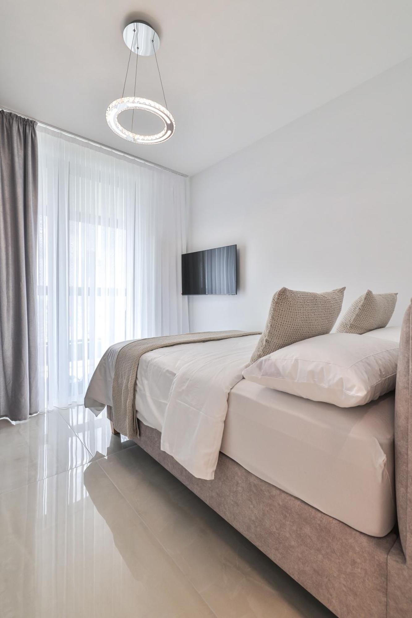 Prestige Skyview Apartment Warsaw